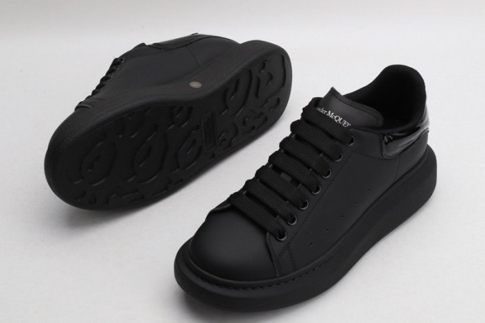 alex mcqu sneakers