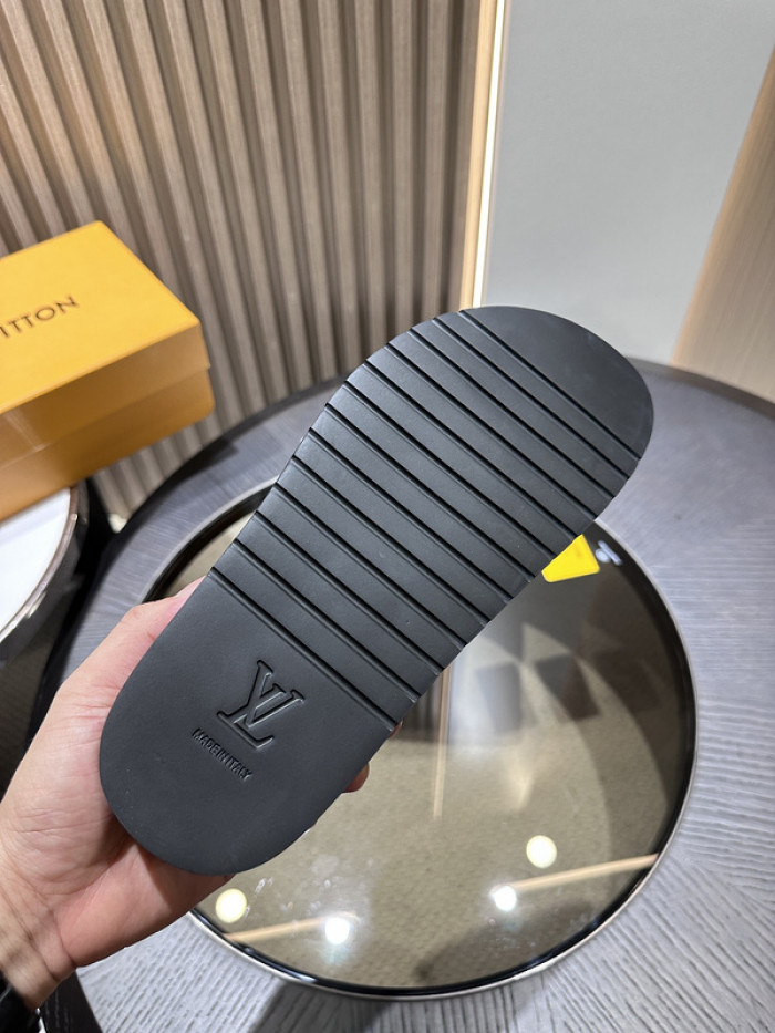lovt sandal